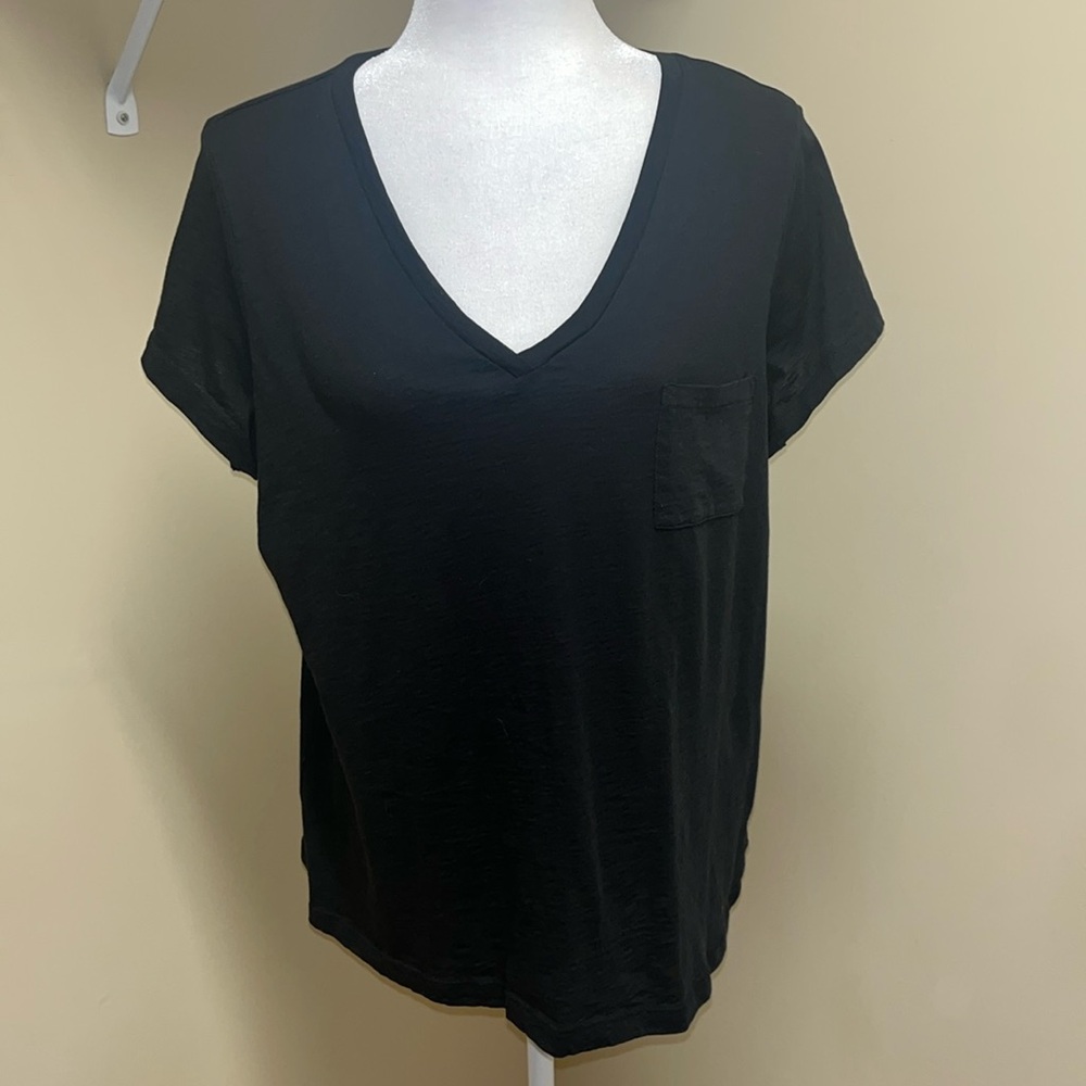 Top. Vneck short sleeve. Very black. Great condition.